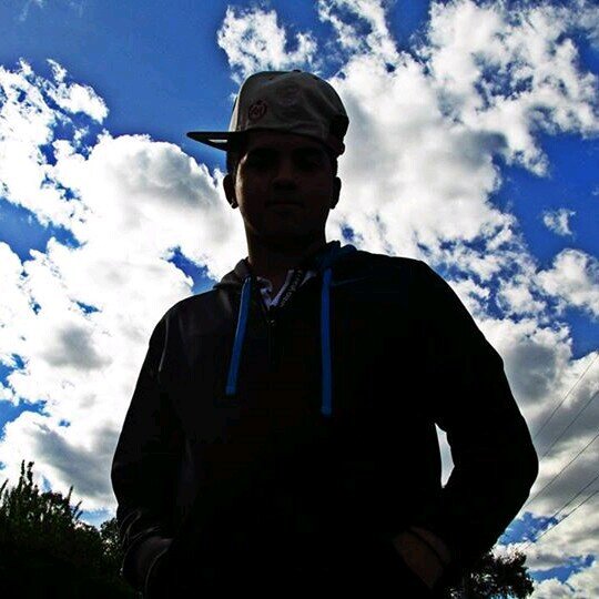 bueno me llamo miguel angel fuentes soy de chile - 
si quieres saber de mi sigeme & agregame a mi fb:) 

Sigo Al Que Me SIGA''