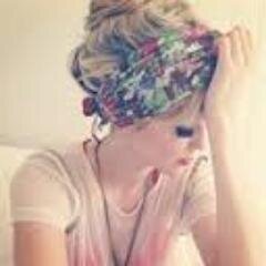 no permitas que te hagan daño debes sonreir apesar de los problemas harry styles (: