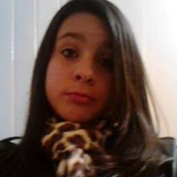 A luz que me ilumina é mais forte que os maus olhos que me cercam.