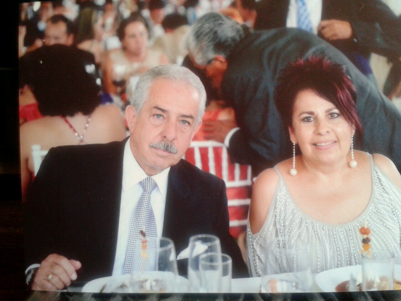 Abogado, amante de mi esposa, de mis hijos, de la musica y del america.