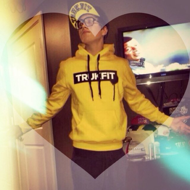 Please follow @strongmahomiesx (: thank you! x