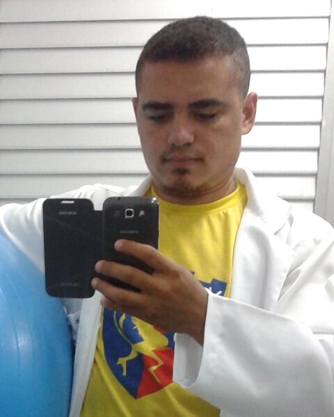 Casado atualmente com meu Curso, Fisioterapia,gosto atualmente de musculação,patinar,caminhadas,ler,estudar.