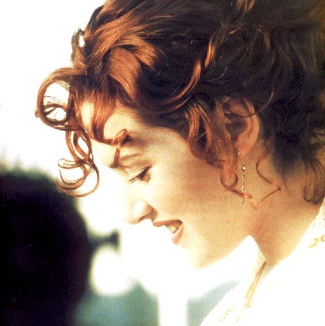 Chica de primera clase. Enamorada de Jack Dawson. Él me salvó en todas las maneras que una persona puede ser salvada. Tu saltas, yo salto, ¿recuerdas?. [RP FREE