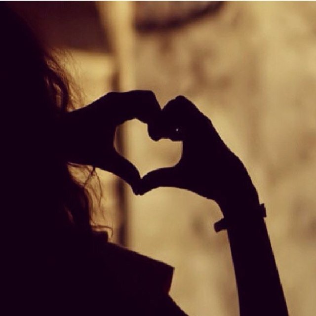 A7bkymgnon_'s profile picture. البعض : يبكي كي ينسى و البعض : يضحكك كي ينسى و البعض : يناام كي ينسى و البعض : يصمت كي ينسى و اناا افعل الاربعه و لا انسسى