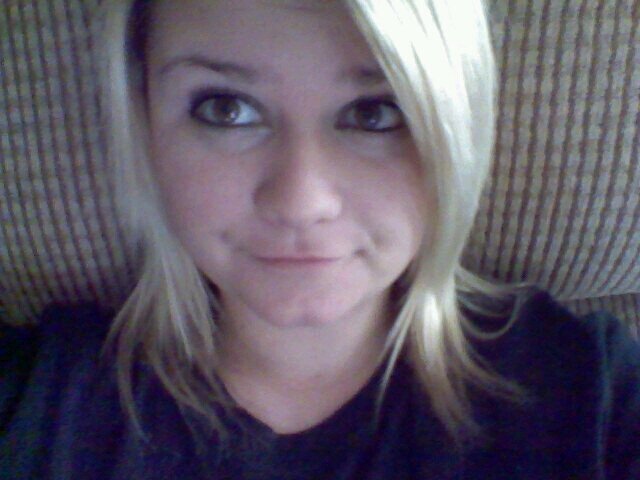 hellur cx u wanna chat? Kik me Cutiepie525714 (: