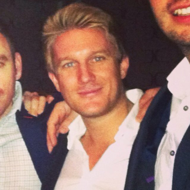 jezlox's profile picture. Avid Banker