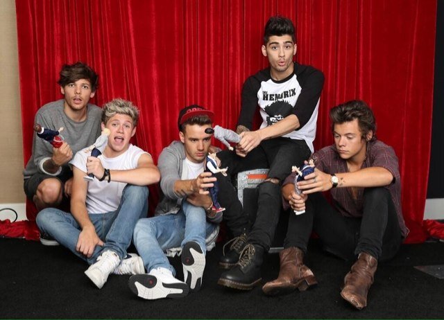 15 year old | Girl | Depressed | One Direction are keeping me alive |