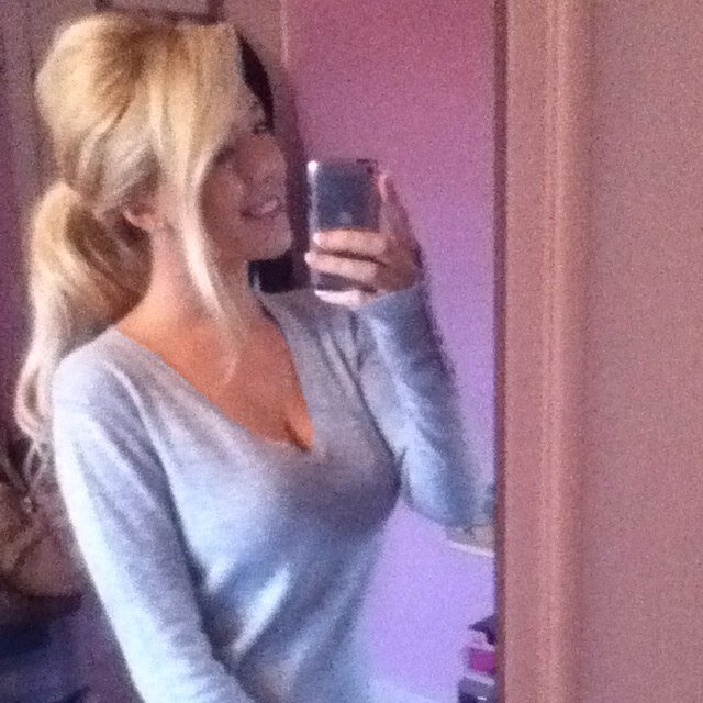 This is my old account follow my new one @hollwilliams97