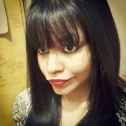 Porque metade de mim é desastrada... E a outra metade eu derrubei e quebrei sem querer ! ''