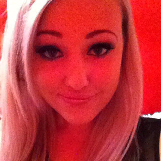 JodieSankey's profile picture. I follow back :))