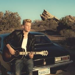 I'm a woman with 22 y.o •@CodySimpson followed me in 10/11/2013• #simpsonizer • #newalbum