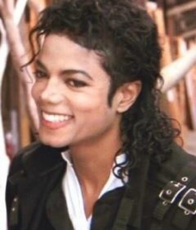 Im a huge fan of michael jackson love his music latoya jackson tweeted me 11/8/13 I'm a bisexual female 💜💙💜💙💜