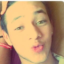 Nací para cometer errores, no para fingir ser una persona perfecta. :)