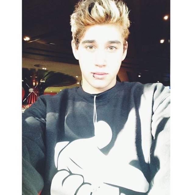 #janoskianator ♡Luke, Beau, Jai, James, Daniel♡ Pop a trace. *0.5/5):*