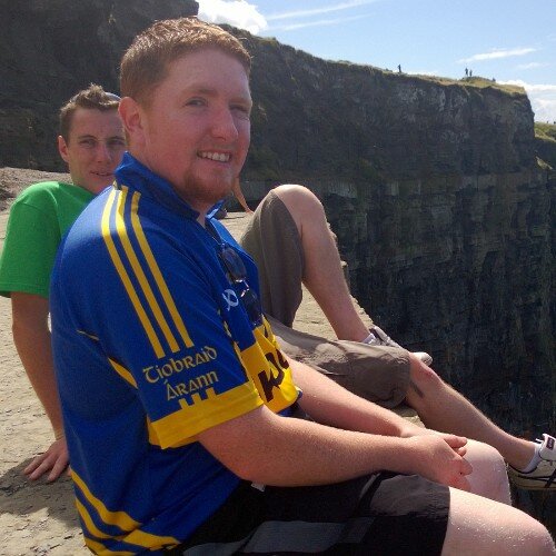 Raised on dairy farm, working with thoroughbred horses since 2003. Father of 3, Tipperary & LFC fan