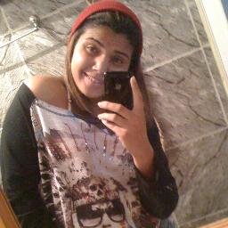 tenho 19 anos , sou casada aw *-* , feliz , alegre , meiga , amiga , corintiana .. ah sou tudo que você deseja fim . segue ai vai rs *-*