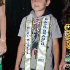 Sou Mini Mister adoro jogar futebol sou irmã de uma miss