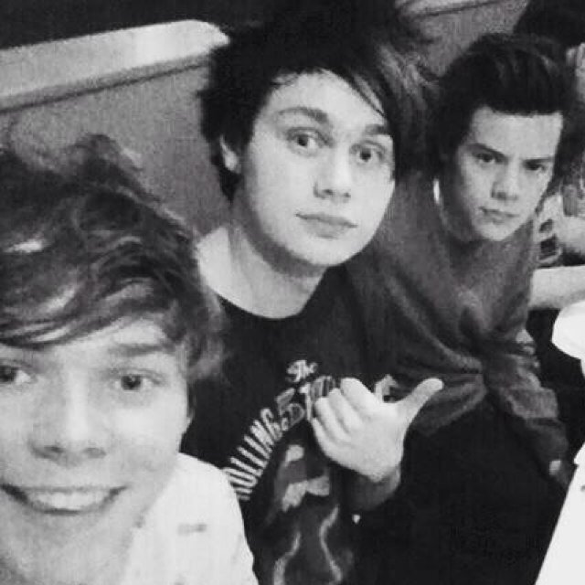 remember that 1/9 will follow you someday and that they love you so much. dont ever give up hope, okay? @tommoteenager