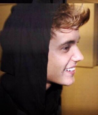 I have a dream,and i won't give up this,u can help me? I just wanna say I meet him,i hug him and one day i do it