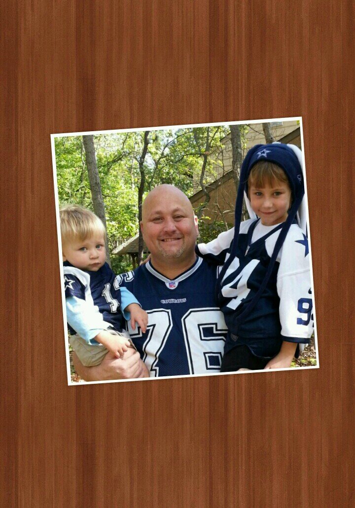 Diehard Dallas Cowboy and Yankee fan. Working to hard and not living hard enough.