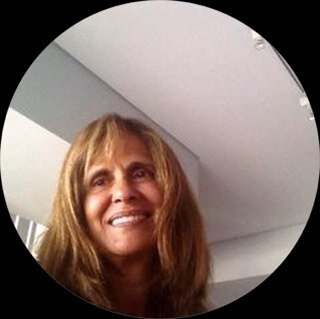 debes amar la arcilla q va en tus manos;debes amar su arena hasta la locura; si no no la emprendas q sera en vano;solo el amor convierte en milagro el barro