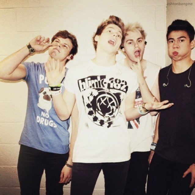 one time 5sos waved to me it was amazing