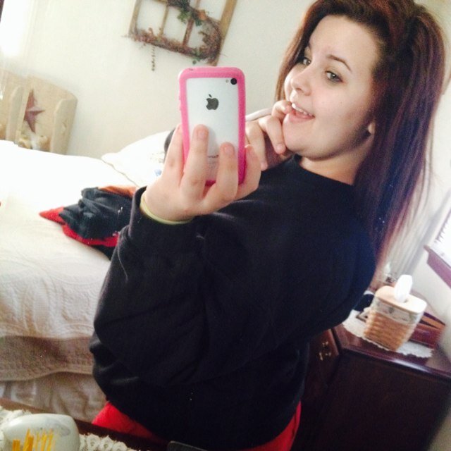 Rayona here. I'm a Belieber. class of 2017. @justinbieber is my idol. deal with it