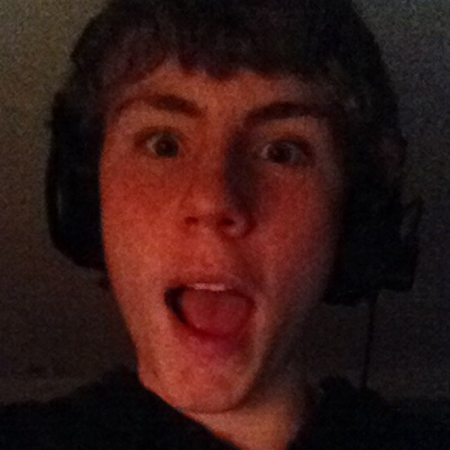 Conpetitive COD player. Looking for 1 more for lan events. The duo: @ConTennt_TGT.