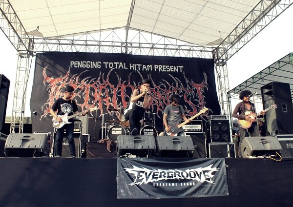 metalcore band from solo since 2011 || contact : zombie +6289673352984 or sandy +6289653095433