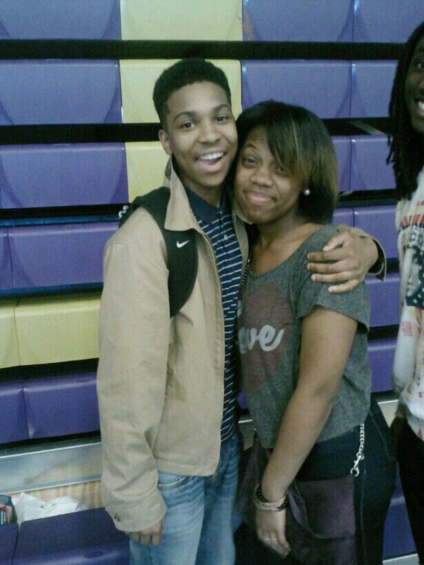 lilbit yassss its me funsize pretty smile got you ppl beat lolss follow me i follow back mwaahh(:!!!!!