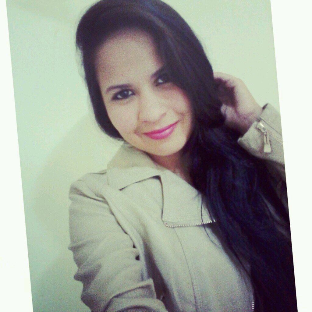 18 anos, Leonina, Extrovertida, amiga e companheira, Futura Psicologa *--*