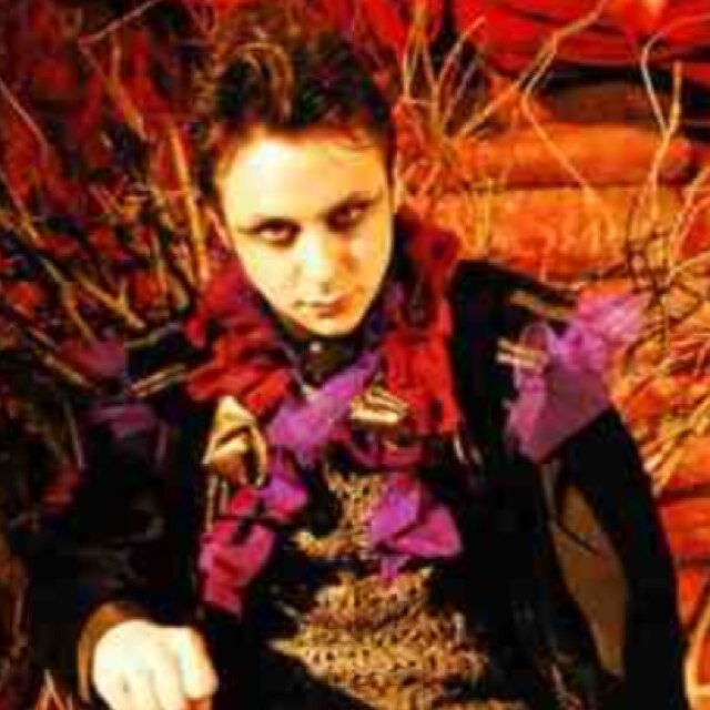 Writer of some insane tales, director for @Uncannycoll and @pandemonium_uk and free lance theatre monkey.