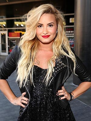 photos of @ddlovato everyday of the year

Go buy Demi Lovato's album Demi and her new single NEON LIGHTS @ https://t.co/fsDhllpiBS