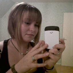 Songwriter, singer & Directionner ! 17 and not too small to be crazy !