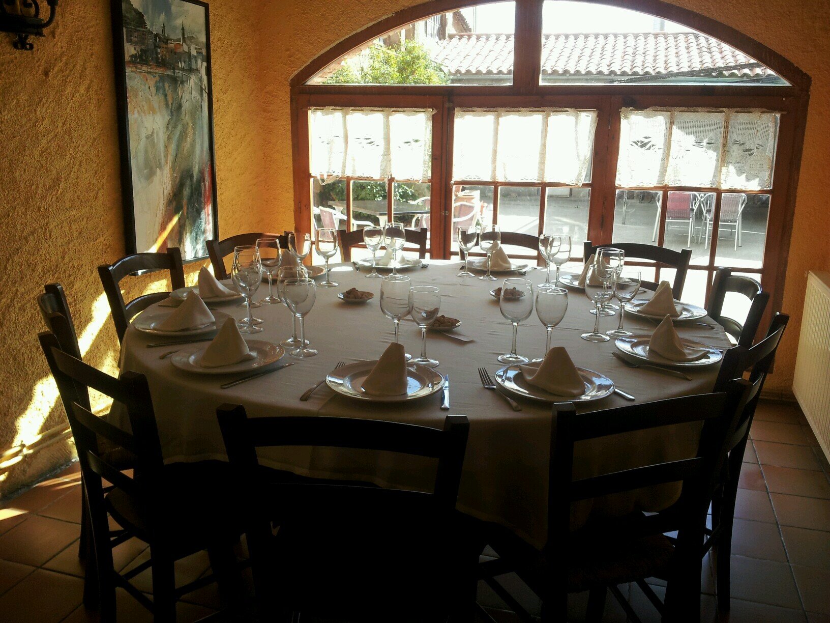 Restaurant de gent jove amb ganes de que ens visitis! Menjar de veritat, bon servei , i menjadors que et sorprendran!!