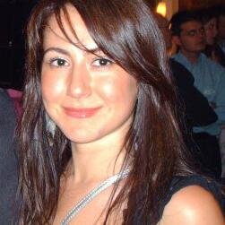 Ne garip bir yol Dünya… Huzura yürümek isterken, hüzne takılıyor ayaklarımız…