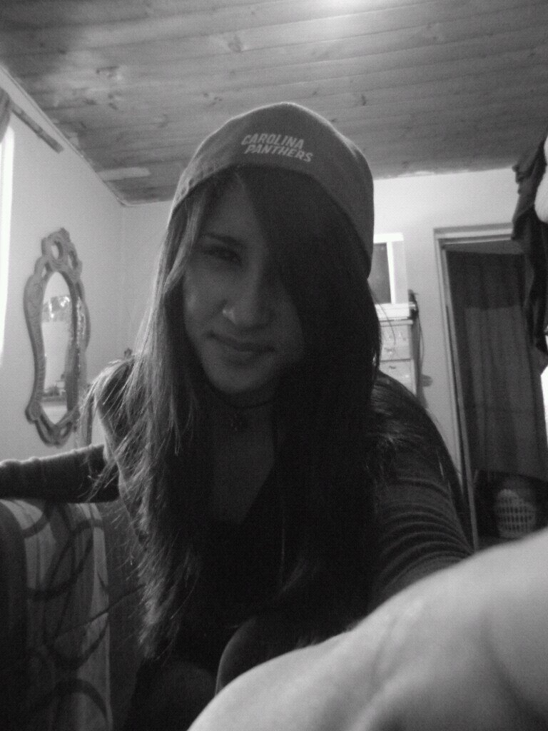 Hola! c: Me gusta el Hardcore*-*, me gusta salir ^^', etc... A & vivo en Chile :3