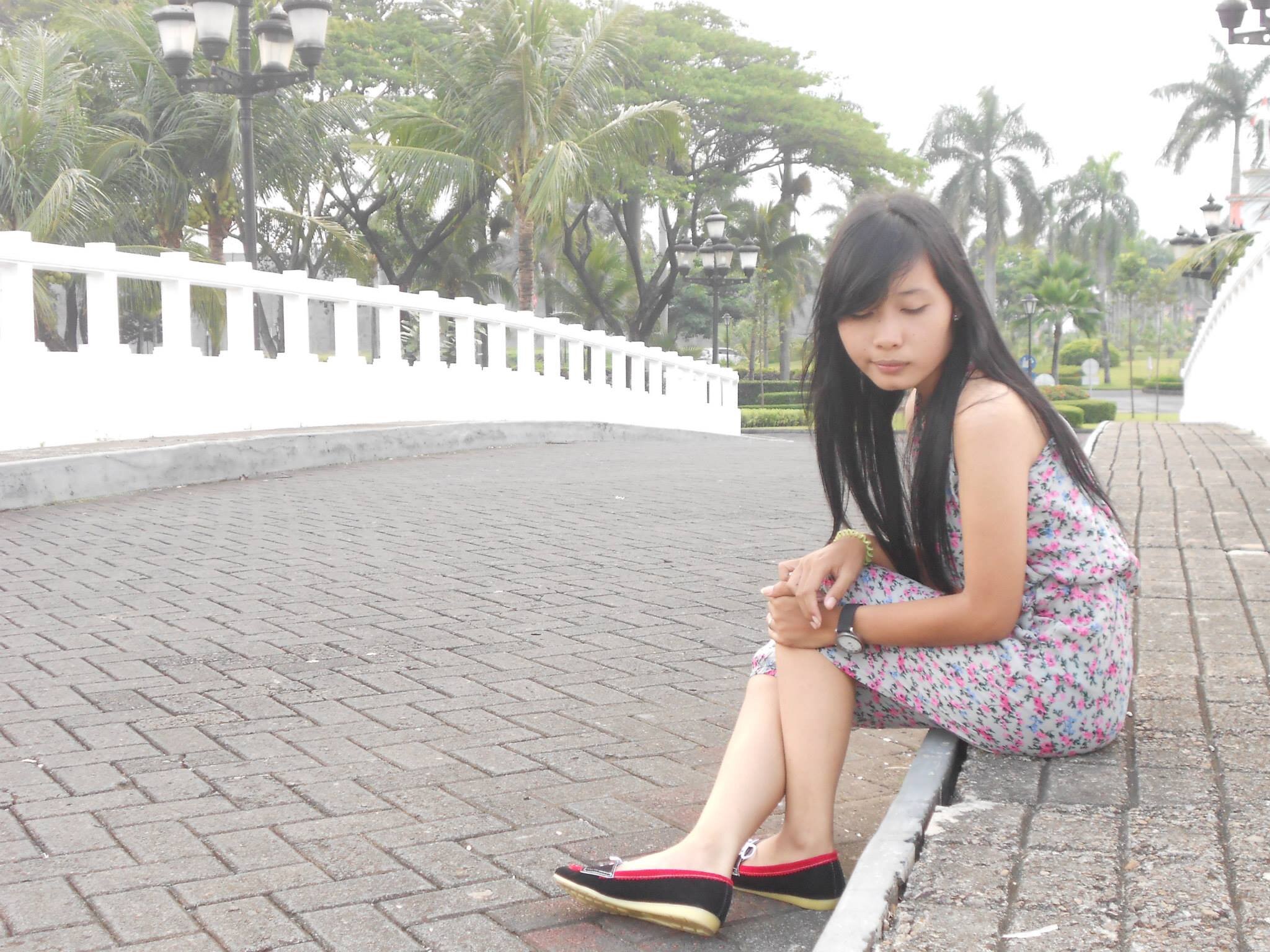 I'm not popular, but Ihave nice friends. I'm notrich but I have what I need• Email: ayu2801@gmail.com PIN : 76404C5C