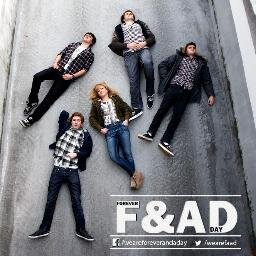 5 Piece Alternative Rock Band with a huge stadium sized sound playing exciting, original rock music at energetic live shows. http://t.co/DN67jhzHdD