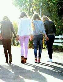 Somos 4 chicas que hablamos sin censura.. Vivimos en un mundo de hipocritas