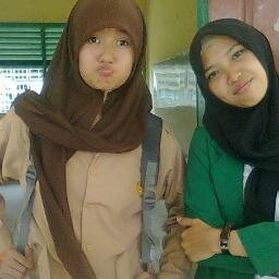 Aku ingin berjalan di derasnya Hujan , agar tidak ada yang tahu kalo aku sedang MENANGIS :'( :'( :'(