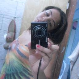 sou muito inteligente gosto de dormi ficar no twitter e conversar com as amigas adoro lasanha