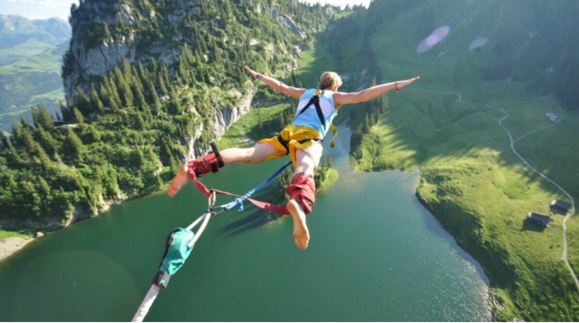 simplemente soy un deportista que sin deportes extremos y de adrenalina no podria vivir (fuera caguetas)