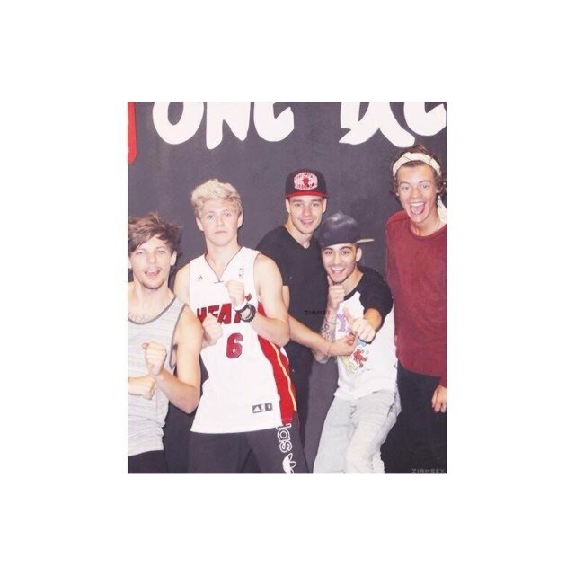 HIYA PLEASE FOLLOW @pastelhxrry BC SHES NICE AND SHE WILL FOLLOW YOU BACK IF YOU ASK OK STAY PERFECT ILY