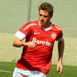 Atacante da base do Inter. Craque. Goleador nato. Um dia chego lá. Fake.