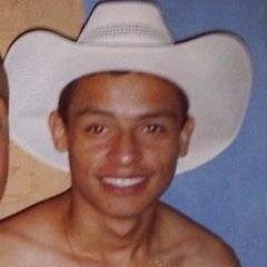 Bota, chapéu, cinto e fivela pra mim ta perfeito. (8
Deus, família (yn
O cowboy vai te pegar.