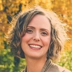 Mom of 2, wife of touring musician @mattbillingslea, founder & blogger @roadwidows, exercise enthusiast.
1/2 creative 1/2 geek