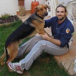 Marido de mi Reina, padre de mis Princesas, líder de mi manada, enfermero, profesor, escritor, amante de la vida y siempre con ganas de aspirar a más.