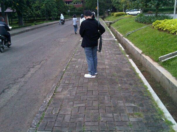 Hari esok adalah cita-citamu, hari kemarin adalah hartamu yang tak ternilai harganya .