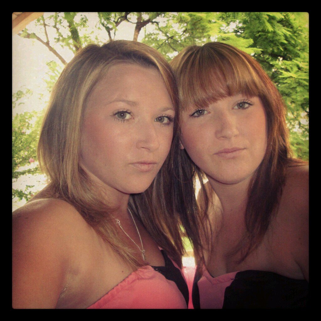 Follow and i will follow back ;D x x